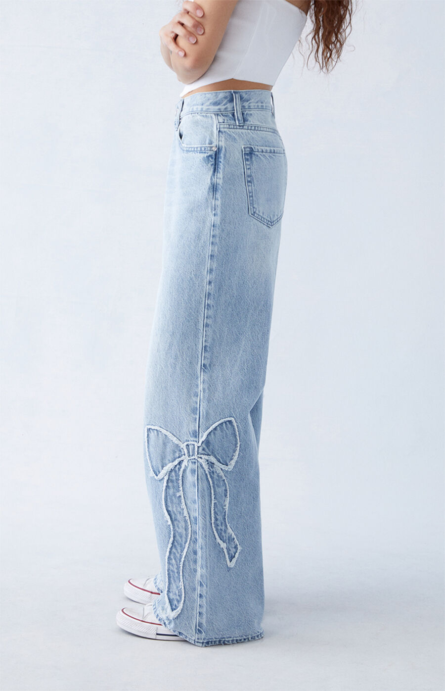 Violett™ | Helle Indigo Bow Jeans